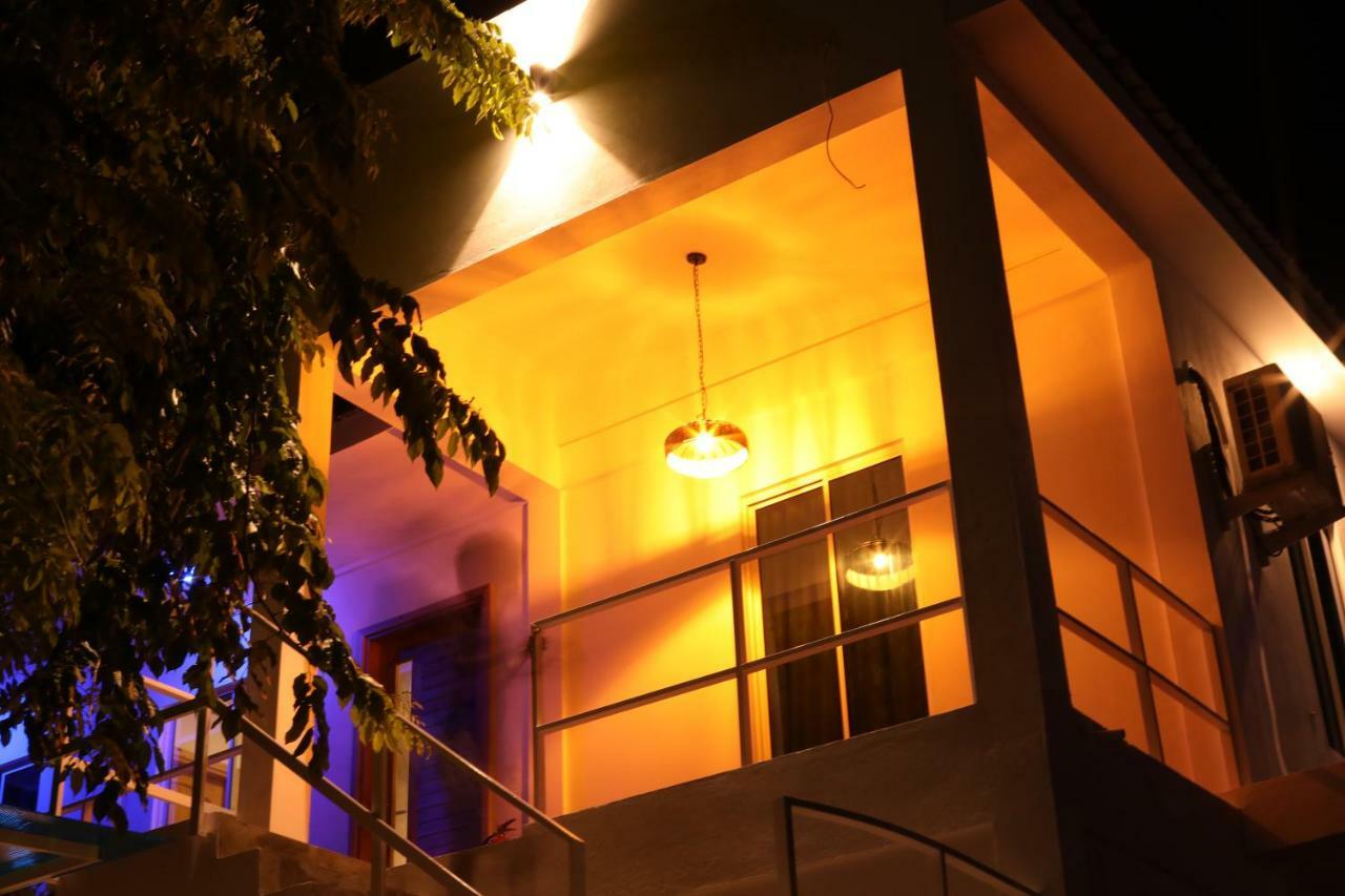 Moodhu Surf House Hotel Himmafushi Exterior foto